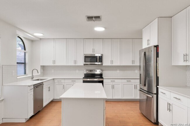 Building Photo - 1207 Canyon Parke Dr