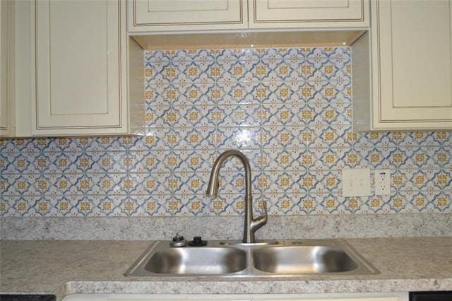 Building Photo - 5563 Richardson St