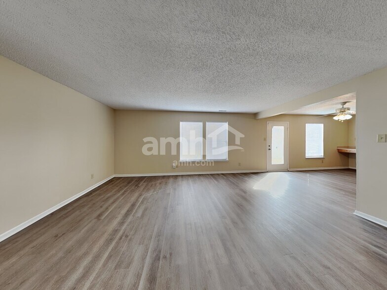 Building Photo - 1939 Dutch Elm Dr