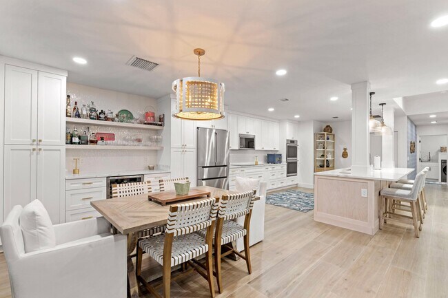 Building Photo - 5552 N Ocean Blvd