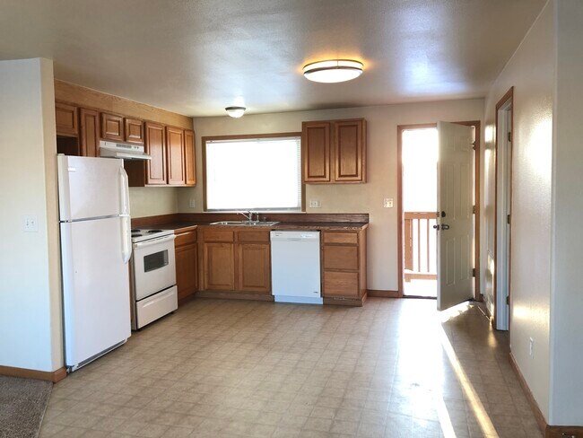Kitchen and patio door - 5360 Lake Otis Pky