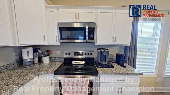 Building Photo - Like New Home with Open Layout and Spacious Rooms