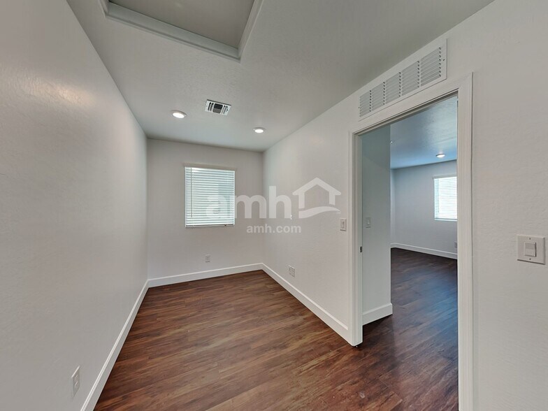Building Photo - 17119 W Townley Ave