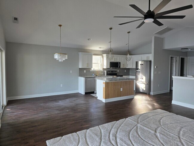 Building Photo - 1048 Meadowoods Dr