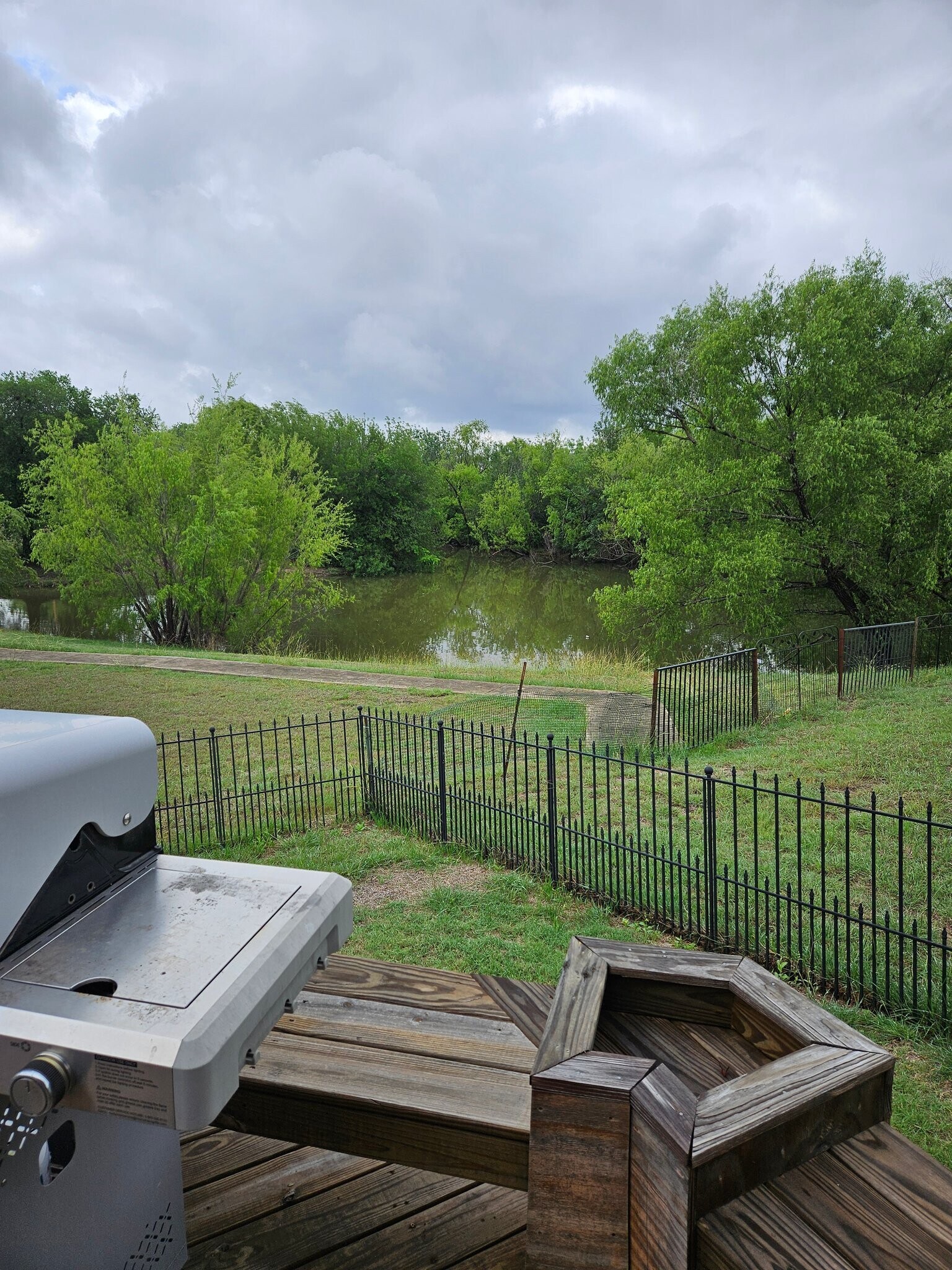 Building Photo - 1210 Plaza Lake Dr