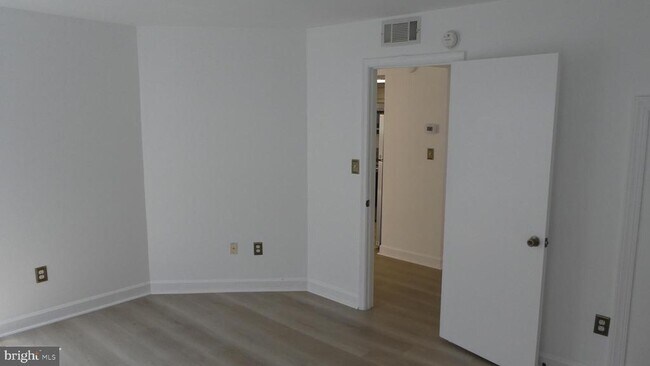 Building Photo - 1007 Summerglenn Ct