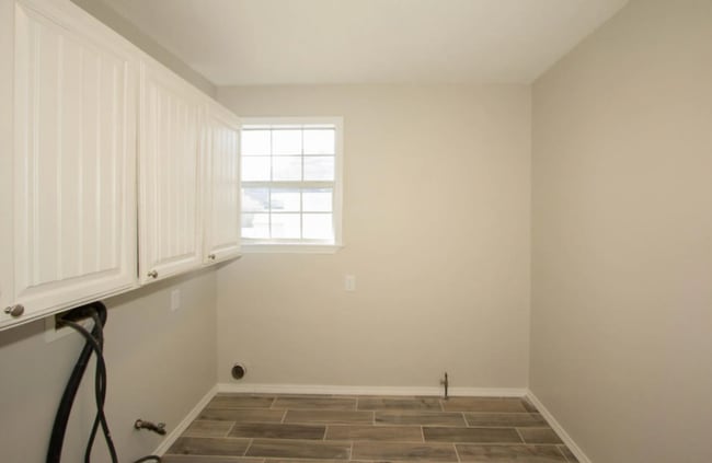 Building Photo - 3 Bed, 2 Bath in Claremore- Available Now!