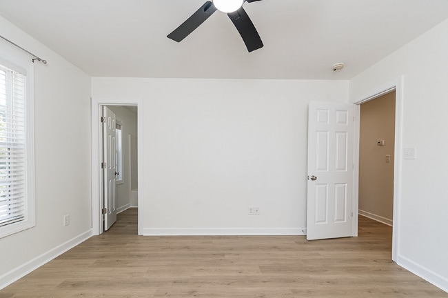 Building Photo - Charming & Spacious 3-Bed Townhouse with 2.5 Baths on Stadium Drive in Wake Forest!