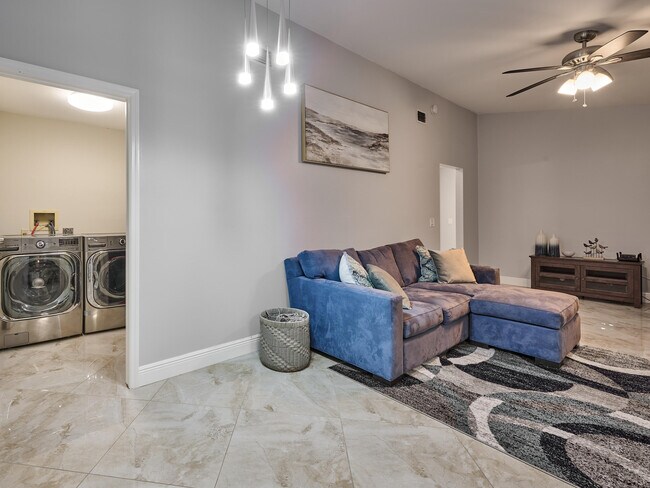 Building Photo - 1267 Summerwood Cir