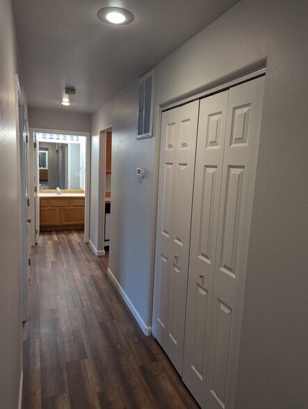 Building Photo - 388 Eastmont Ave