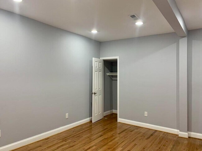 Building Photo - 1141 Owen Pl NE