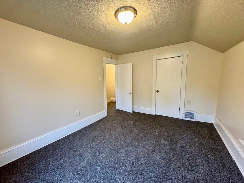 Building Photo - 2442 16th St NE