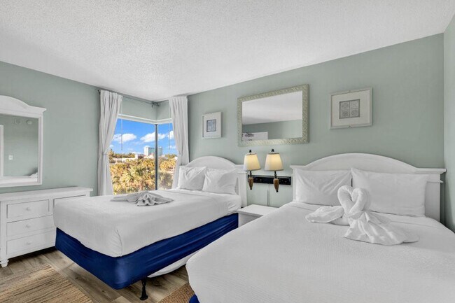 Building Photo - 647 N Creekside Dr