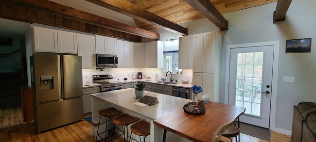 Building Photo - Short-Term Rental - Less than 10mins from ...