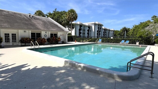 Building Photo - 711 N Pine Island Rd