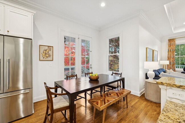 Building Photo - Luxury Executive Rental in Highlands of La...