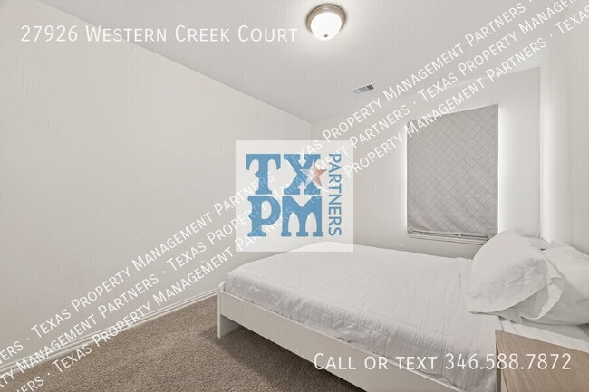 Building Photo - 27926 Western Crk Ct