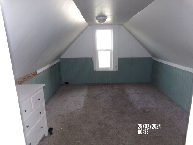 Building Photo - 4bd 1ba Home