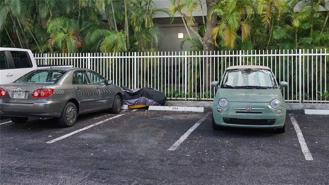 Building Photo - 1340 Lincoln Rd