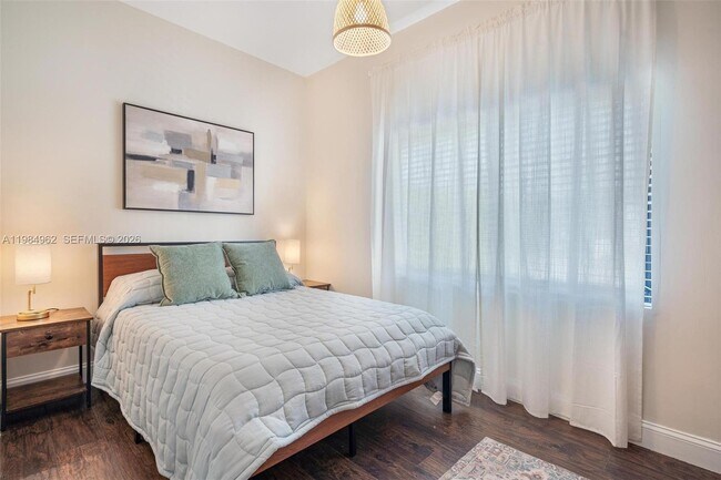 Building Photo - 920 SW 9th St