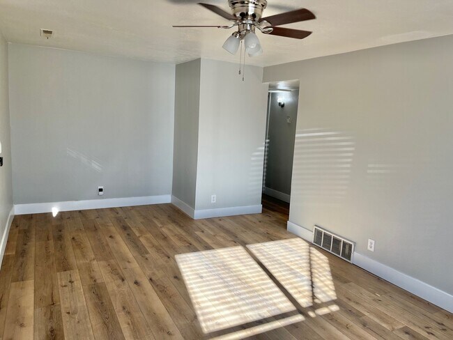 Building Photo - 342 W 4 plex