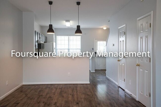 Building Photo - Townhome| Washer/ Dryer Included| Back Pat...