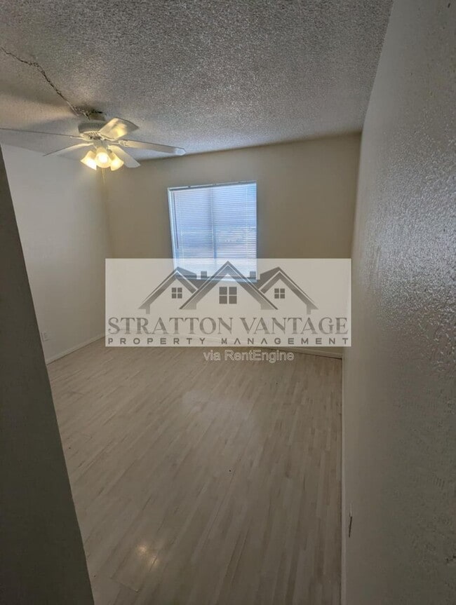 Building Photo - 545 W 16th Ave