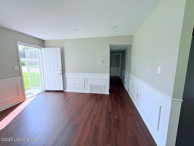 Building Photo - 10806 Milwaukee Way