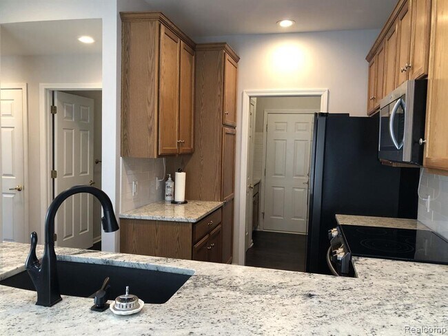 Building Photo - 131 Stratford Ln