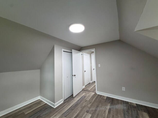 Building Photo - 3912 Pinalto Dr