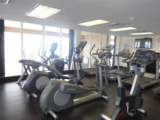 Building Photo - 100 S Birch Rd