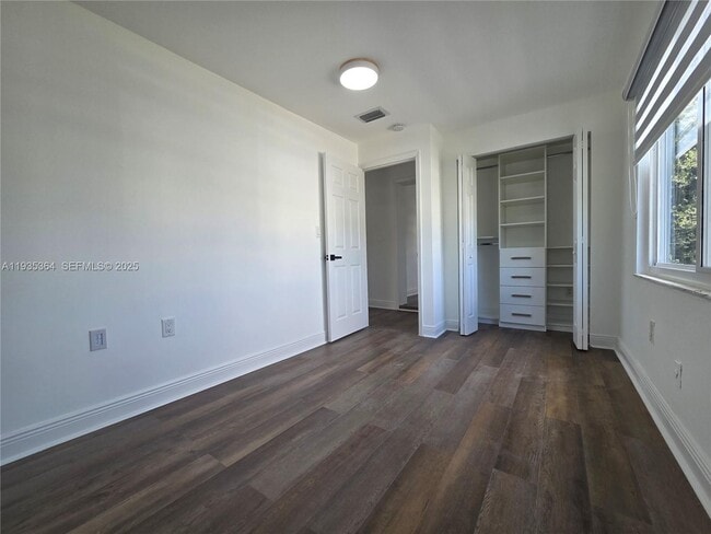 Building Photo - 6240 SW 21st St