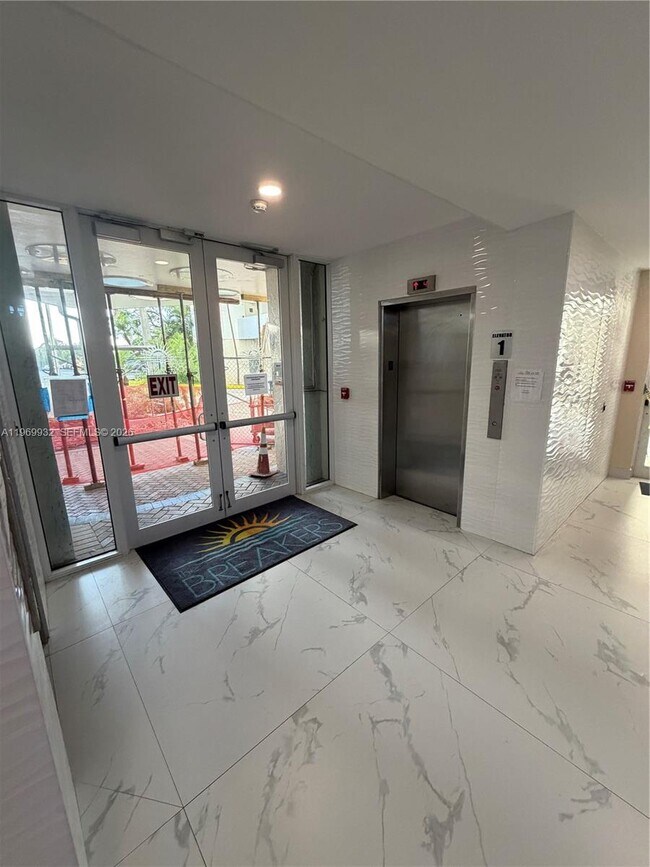 Building Photo - 710 N Ocean Blvd