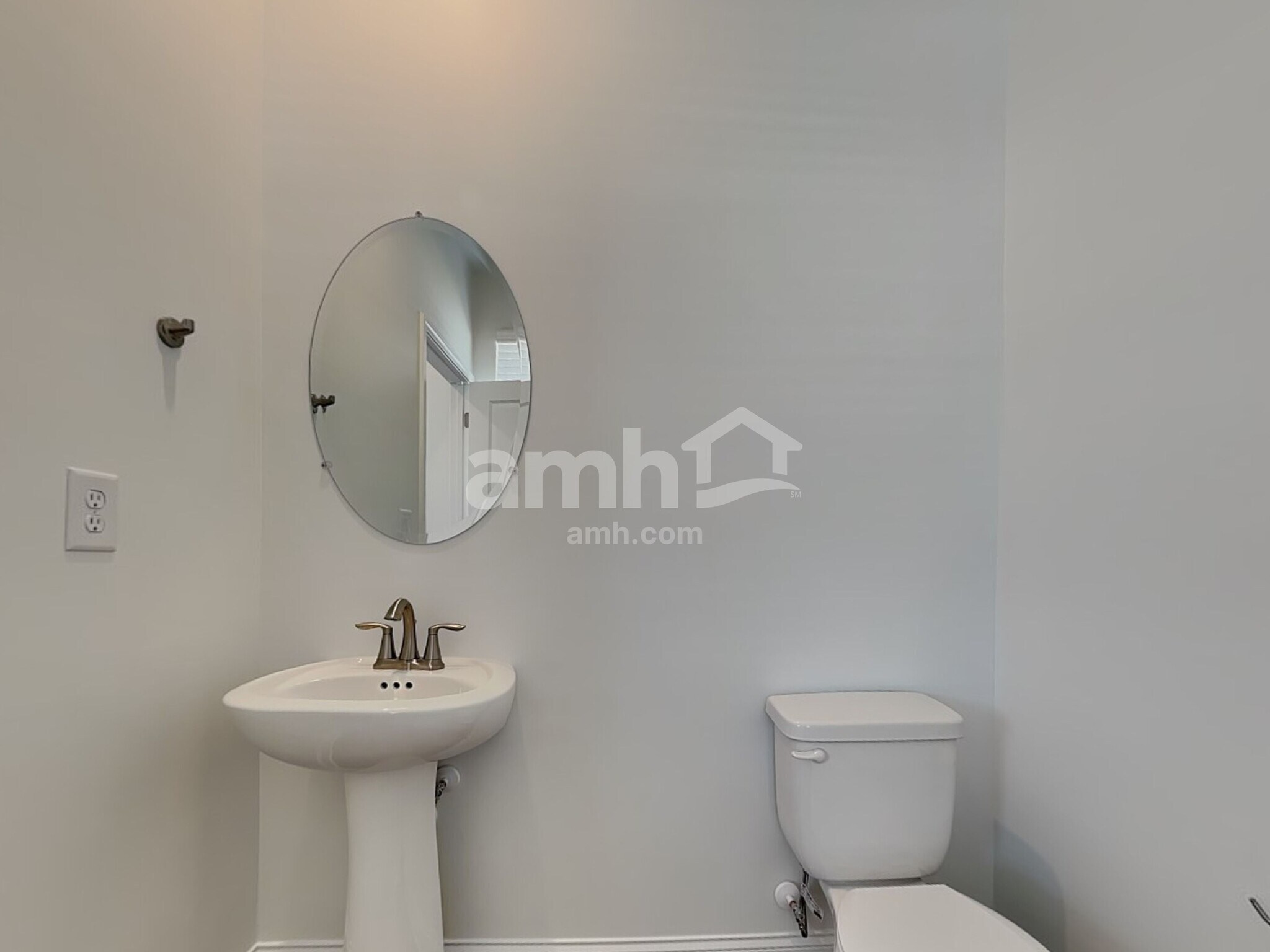 Building Photo - 472 Pointe Dr