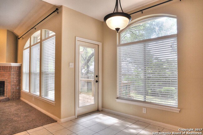 Building Photo - 4 Bedroom/2 Bath Auburn Oaks Subdivision