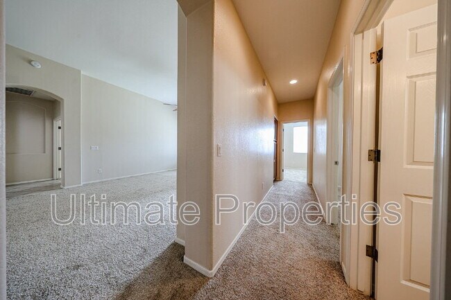 Building Photo - 14443 W Hearn Rd