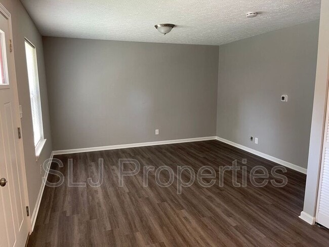 Building Photo - 425 Mechanic St