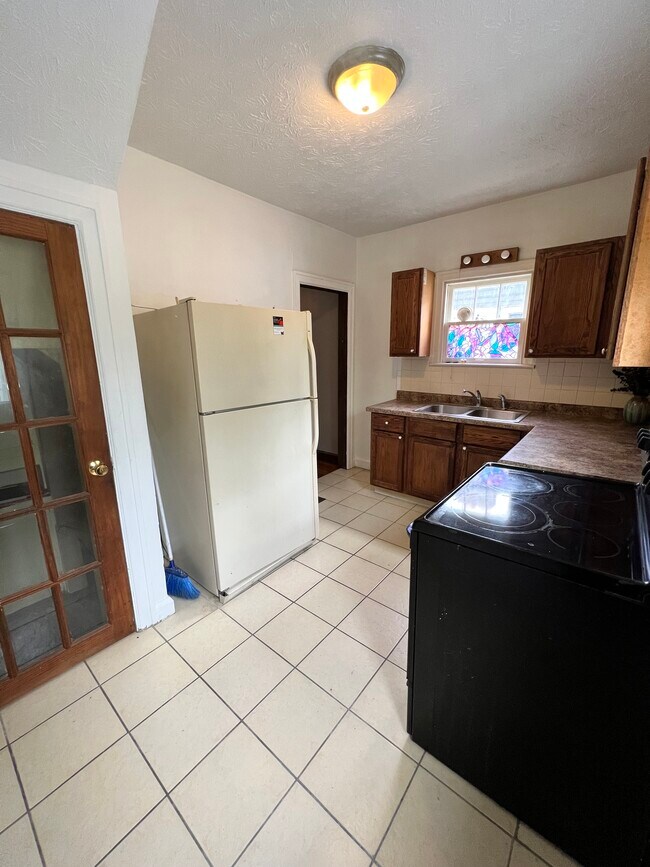 Building Photo - 517 N Bradley Ave