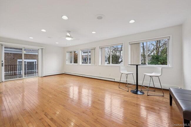 Building Photo - 335 5th St