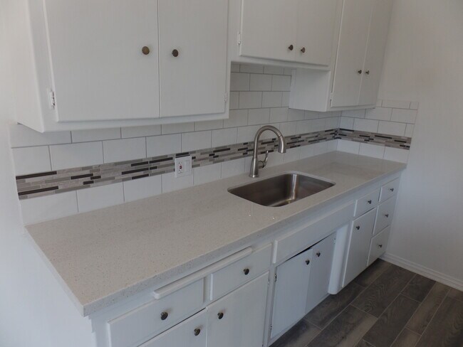 Kitchen - 728 Cedar Ave