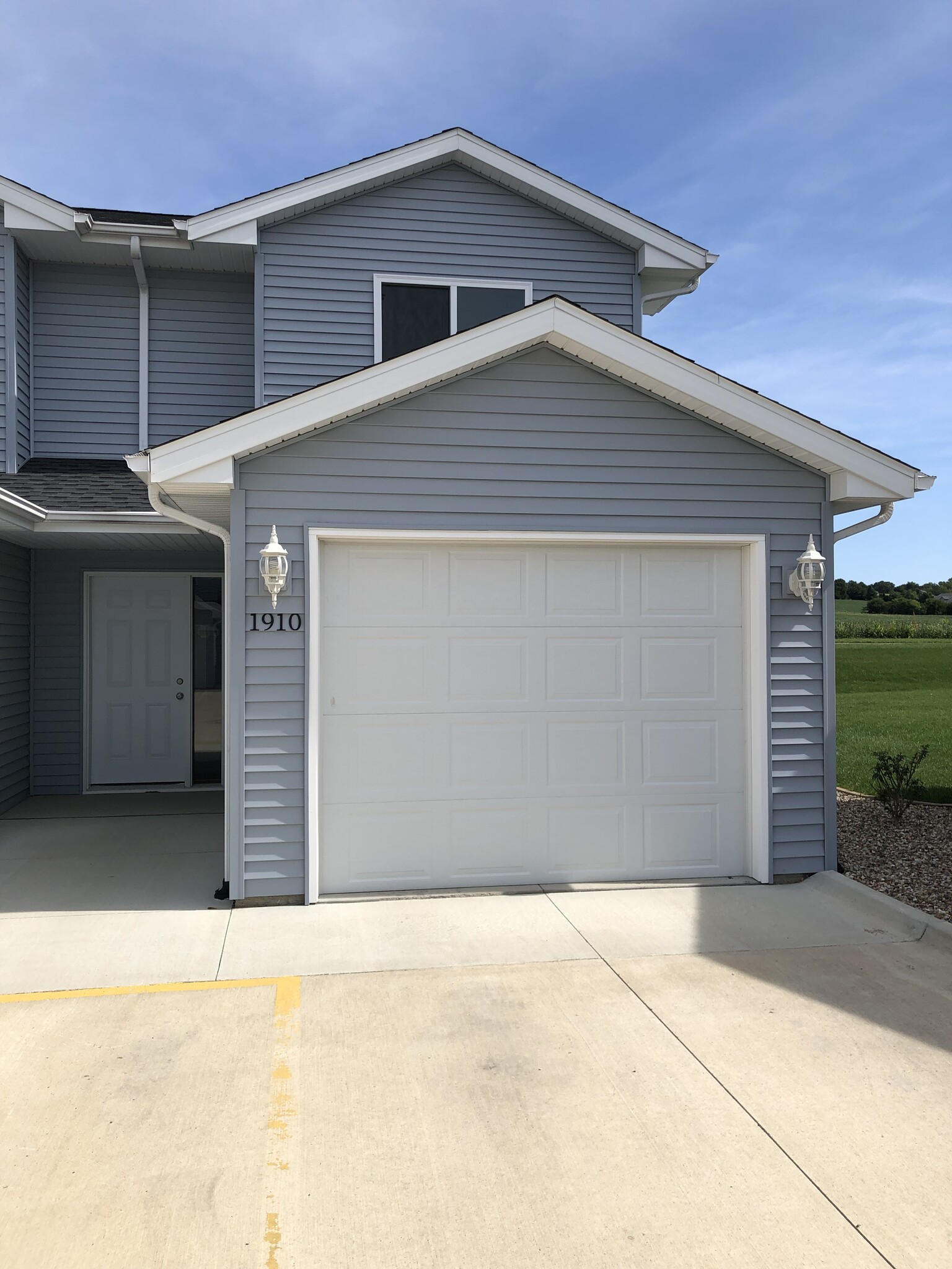 Front Entrance - 1914 Wrigley St