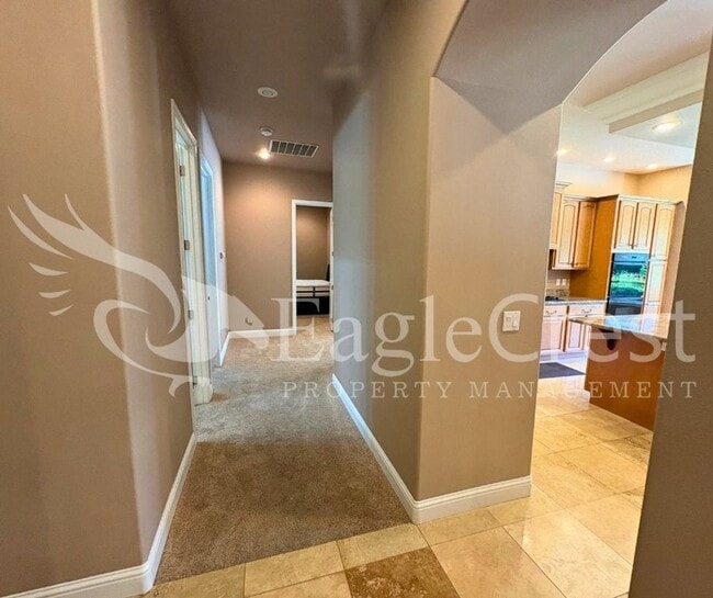 Building Photo - 44 Vinehill Dr