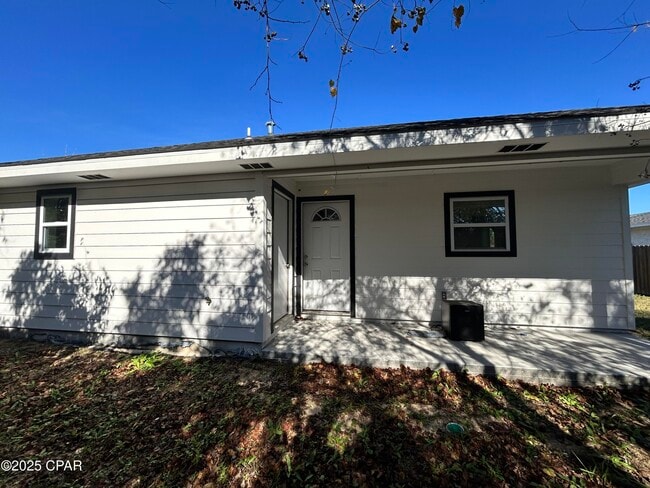 Building Photo - 6522 Olokee St