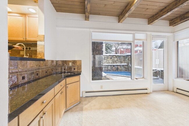 Building Photo - 651 S Monarch St