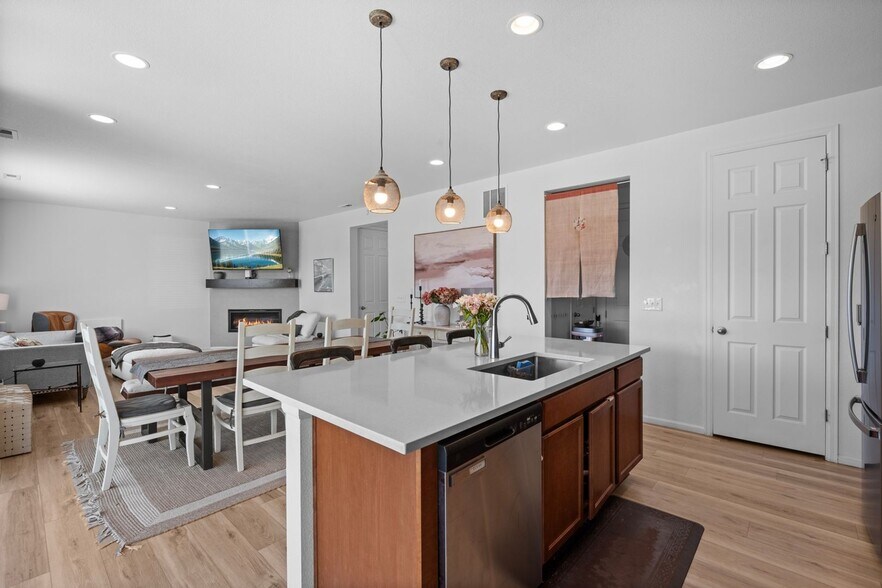 Building Photo - 6131 Vickie Ln