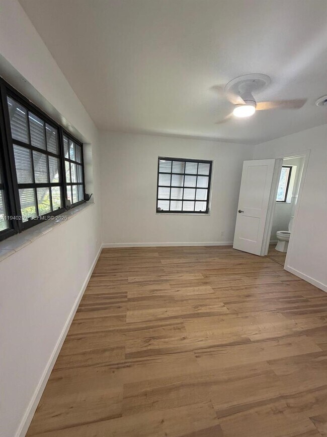 Building Photo - 238 SE 3rd St