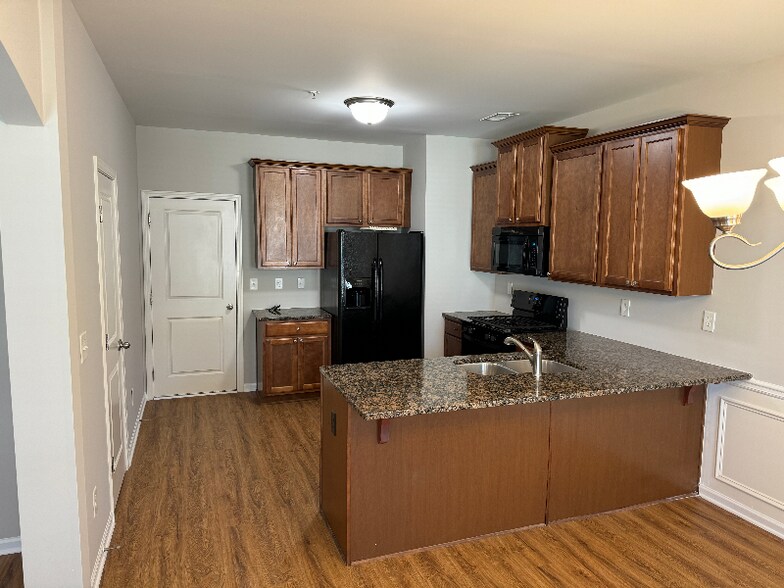 Building Photo - 3556 Village Enclave Ln