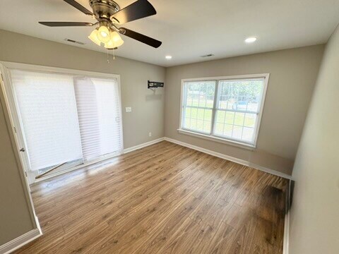 Building Photo - 105 Fort Dr