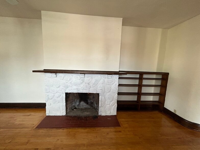 Building Photo - 612 Howard Plz