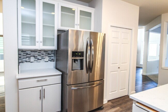 Building Photo - COMING SOON! Beautiful and modern two stor...